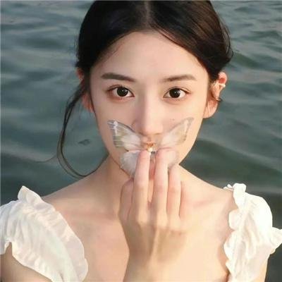在角落，主教身边